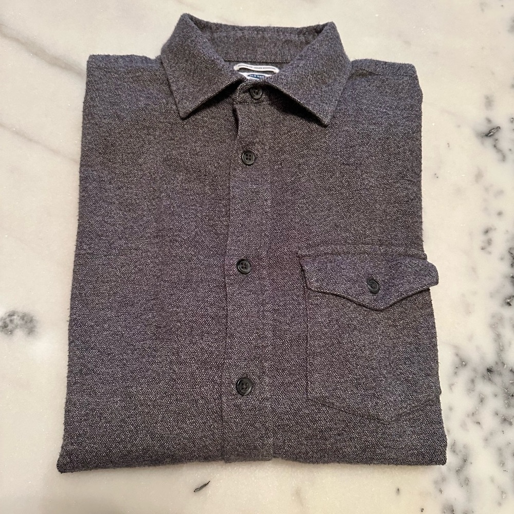 Old Navy Regular Fit Gray Flannel Button Down - Size Small